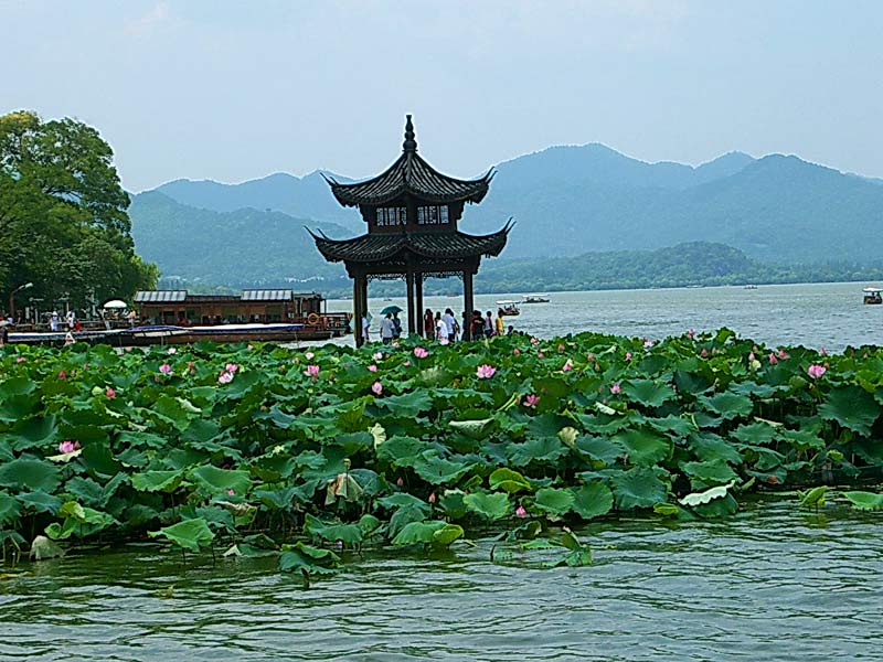 Západní jezero, pagoda
